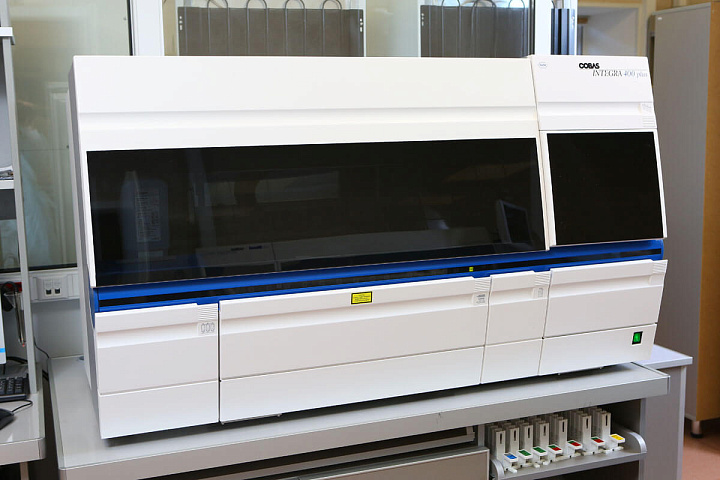 Cobas INTEGRA 400 plus